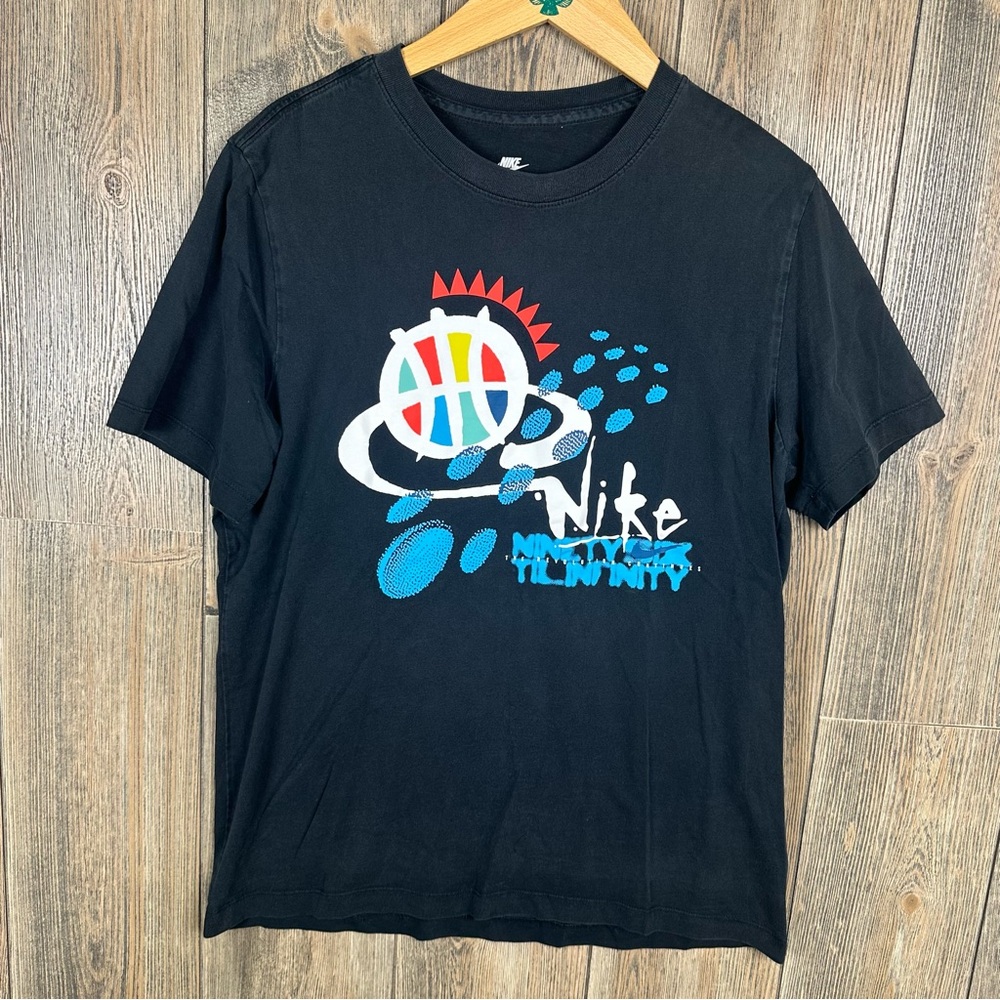 Nike NSW 96 Til Infinity Short Sleeve Graphic T-Shirt Black Mens Size Large